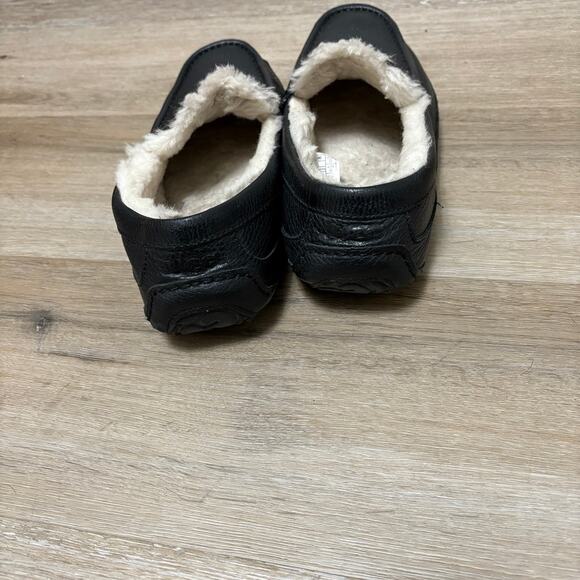 UGGS Men's Black Ascot Leather Slippers Shoes  Size 9 - Picture 4 of 7